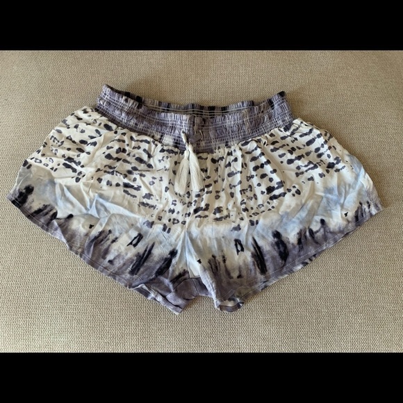 Olive & Grey Brand Women’s Shorts - Picture 1 of 8